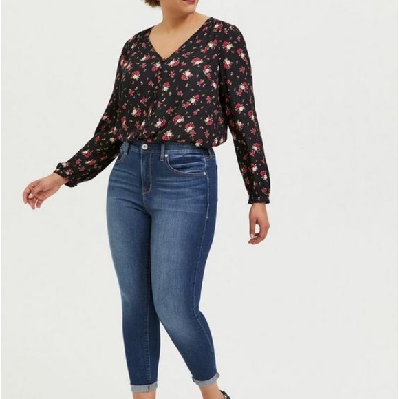 Black Floral Crepe Button Bodysuit - Picture 3 of 6